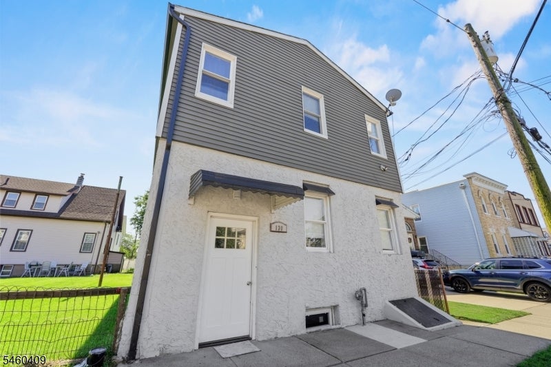 130 Garfield Ave