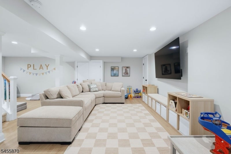11 Tallwood Ct