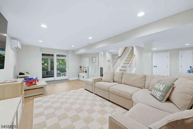11 Tallwood Ct