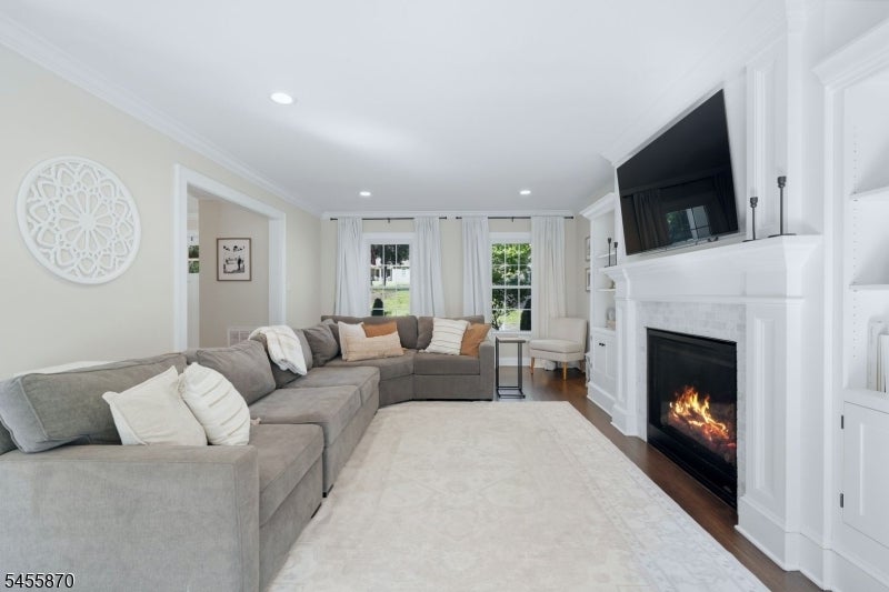 11 Tallwood Ct