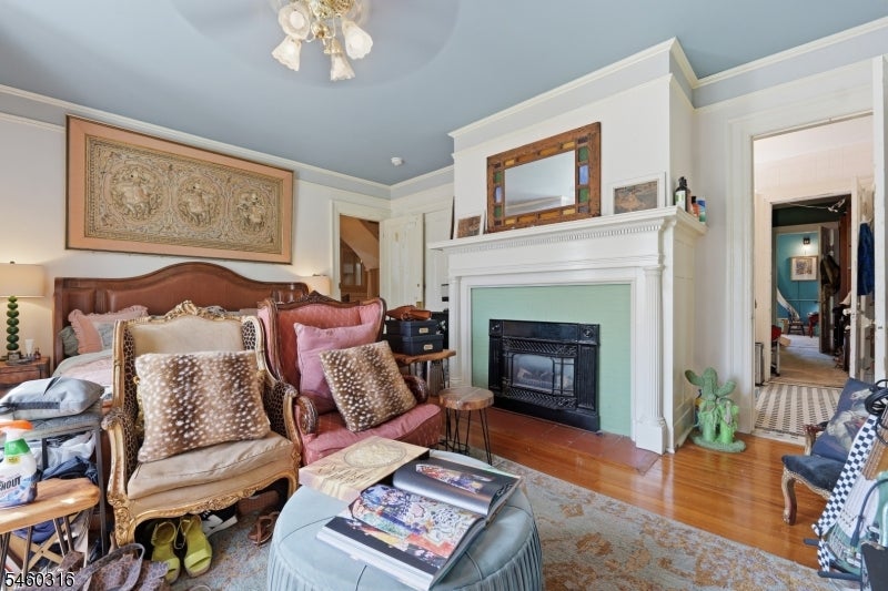 922 Central Ave