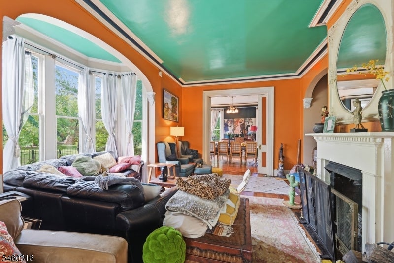 922 Central Ave