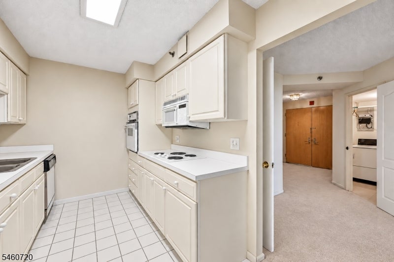 10 SMITH MANOR BLVD 607