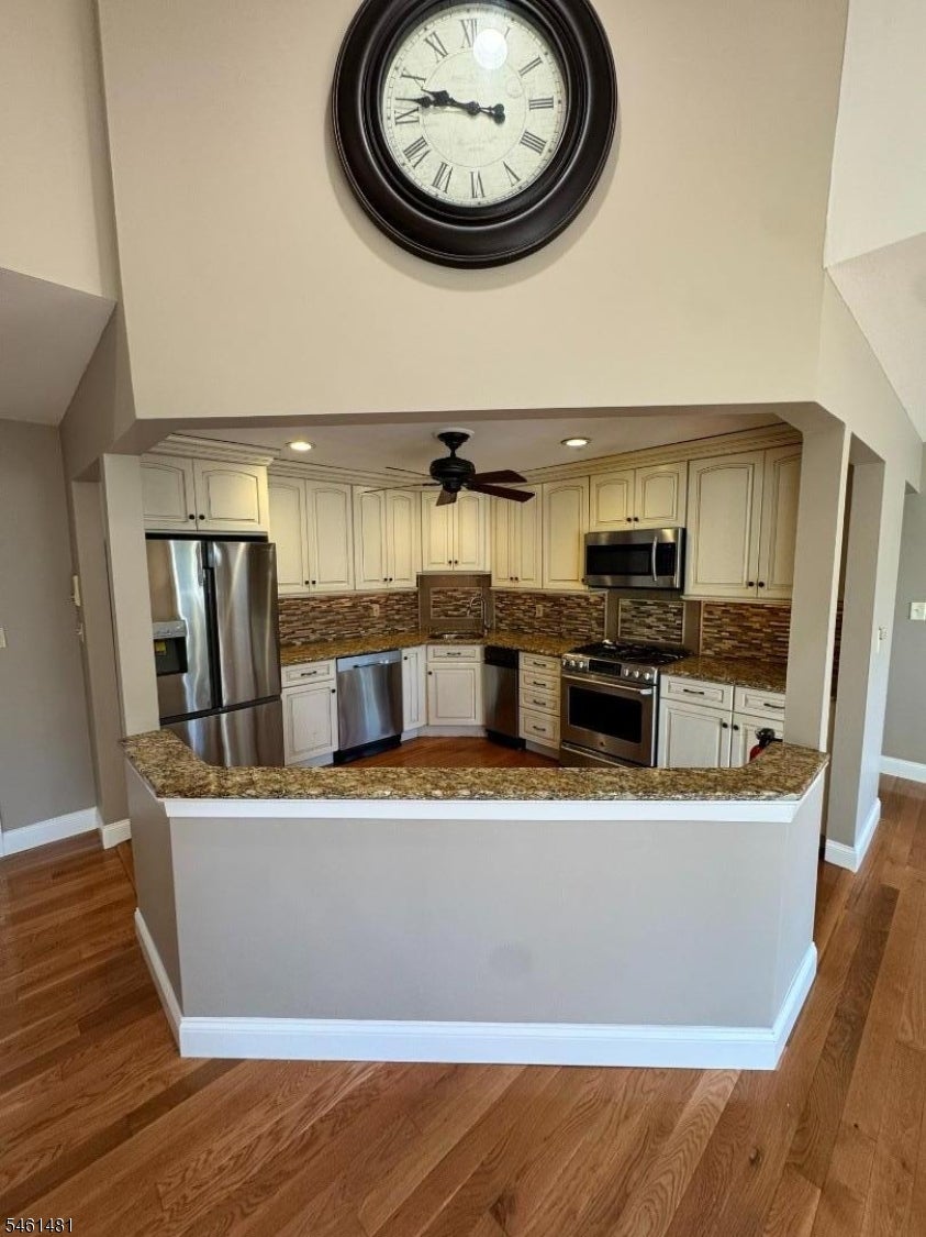 206 Drake Ln