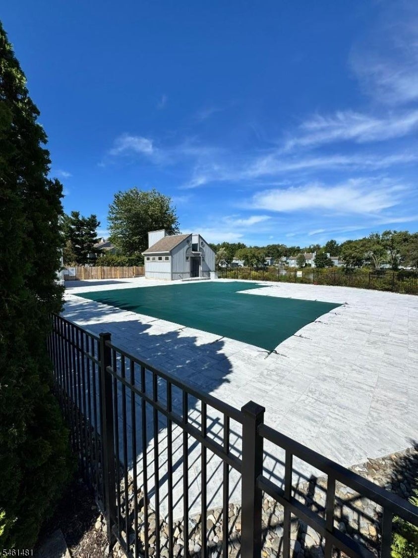 206 Drake Ln