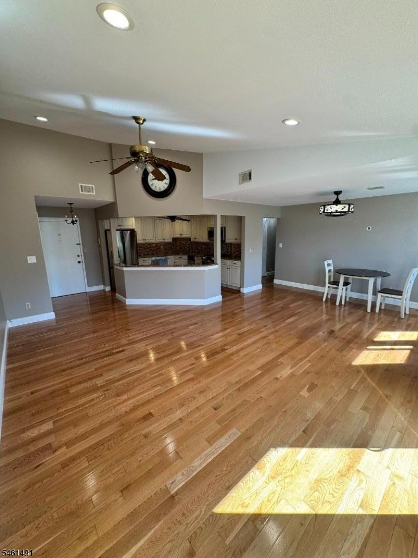 206 Drake Ln