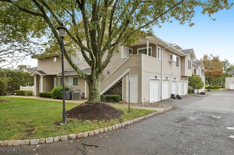 8 Bentley Court