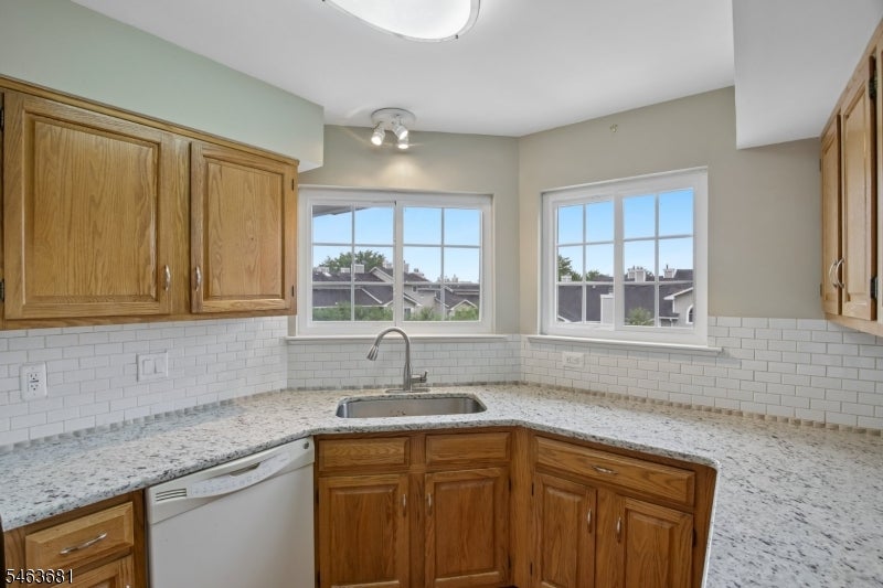 8 Bentley Court