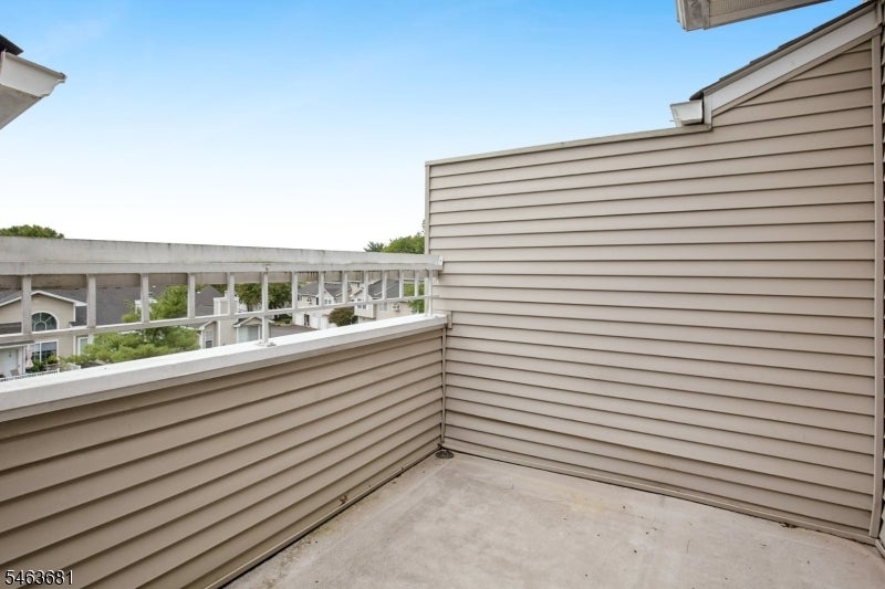 8 Bentley Court