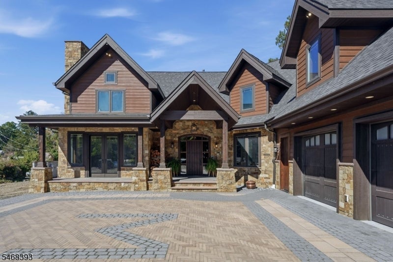 87 Jackson Ave