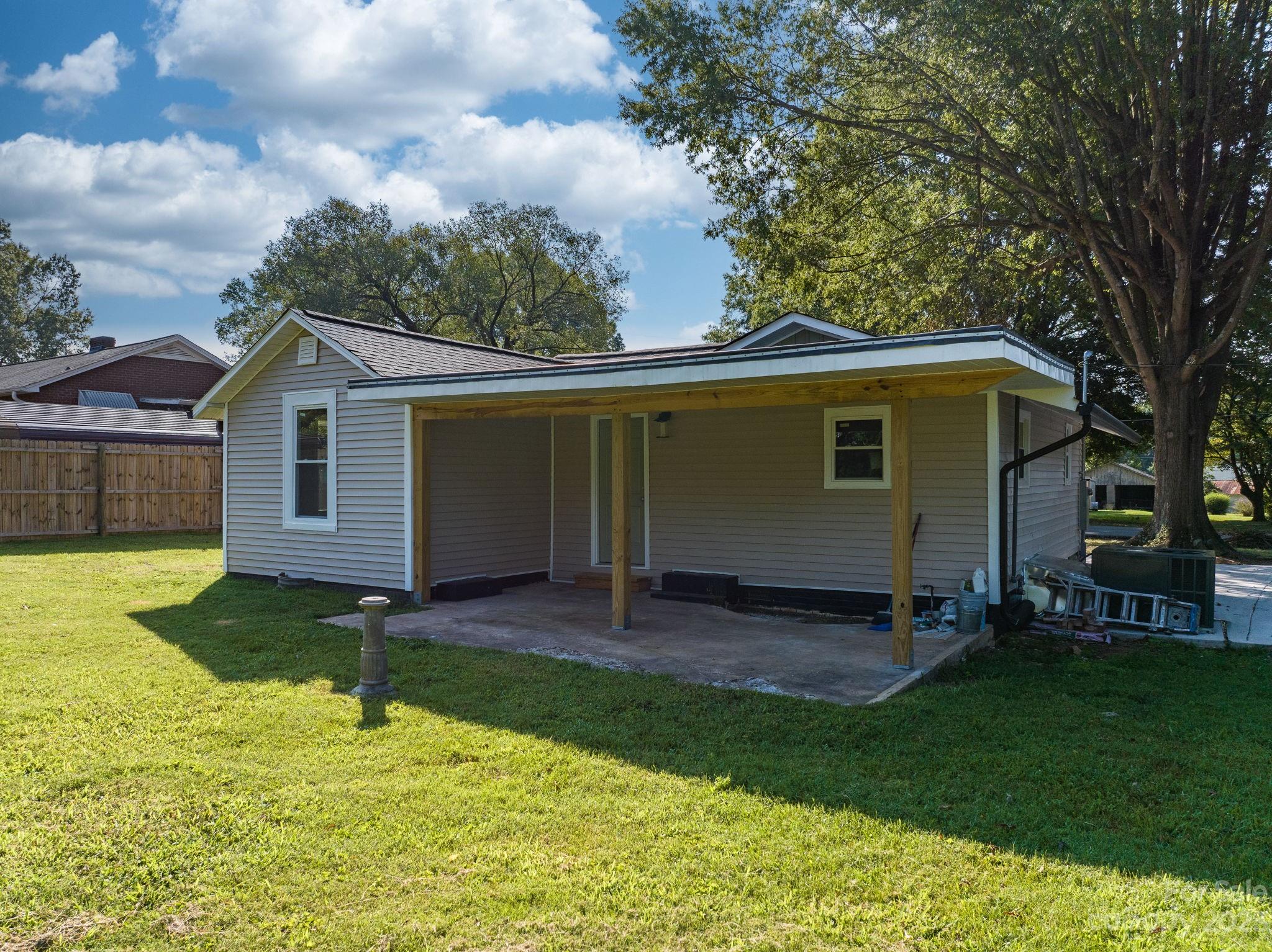 316 9th Street SW