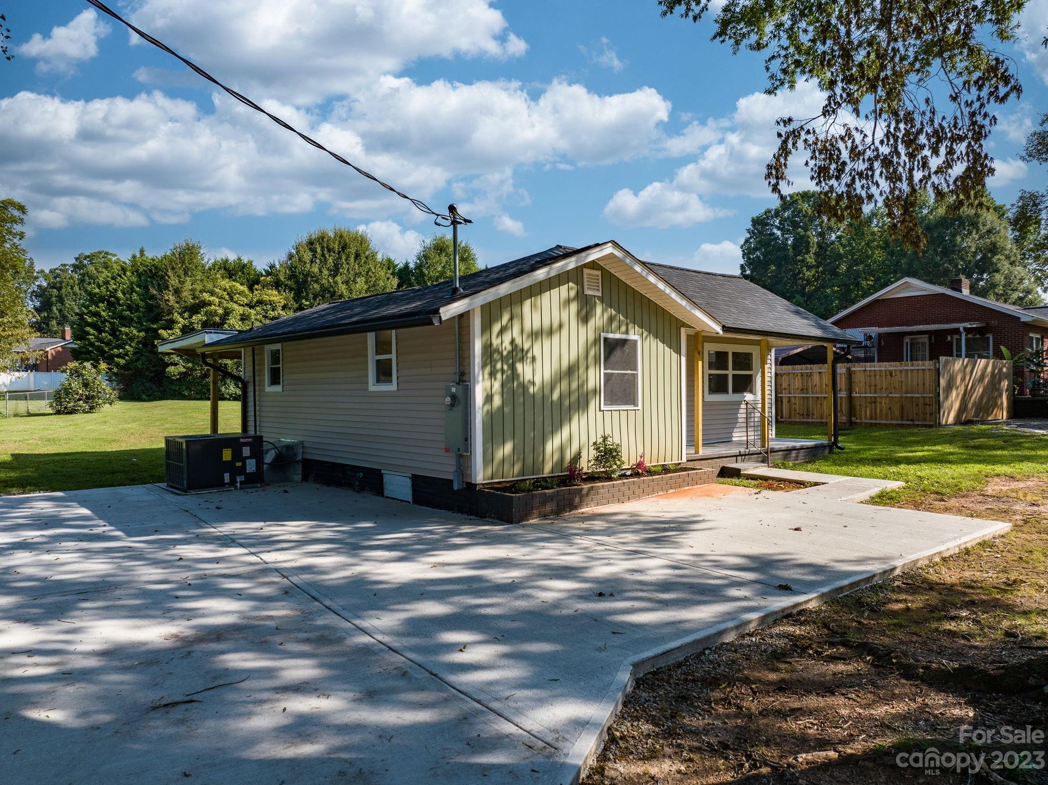 316 9th Street SW