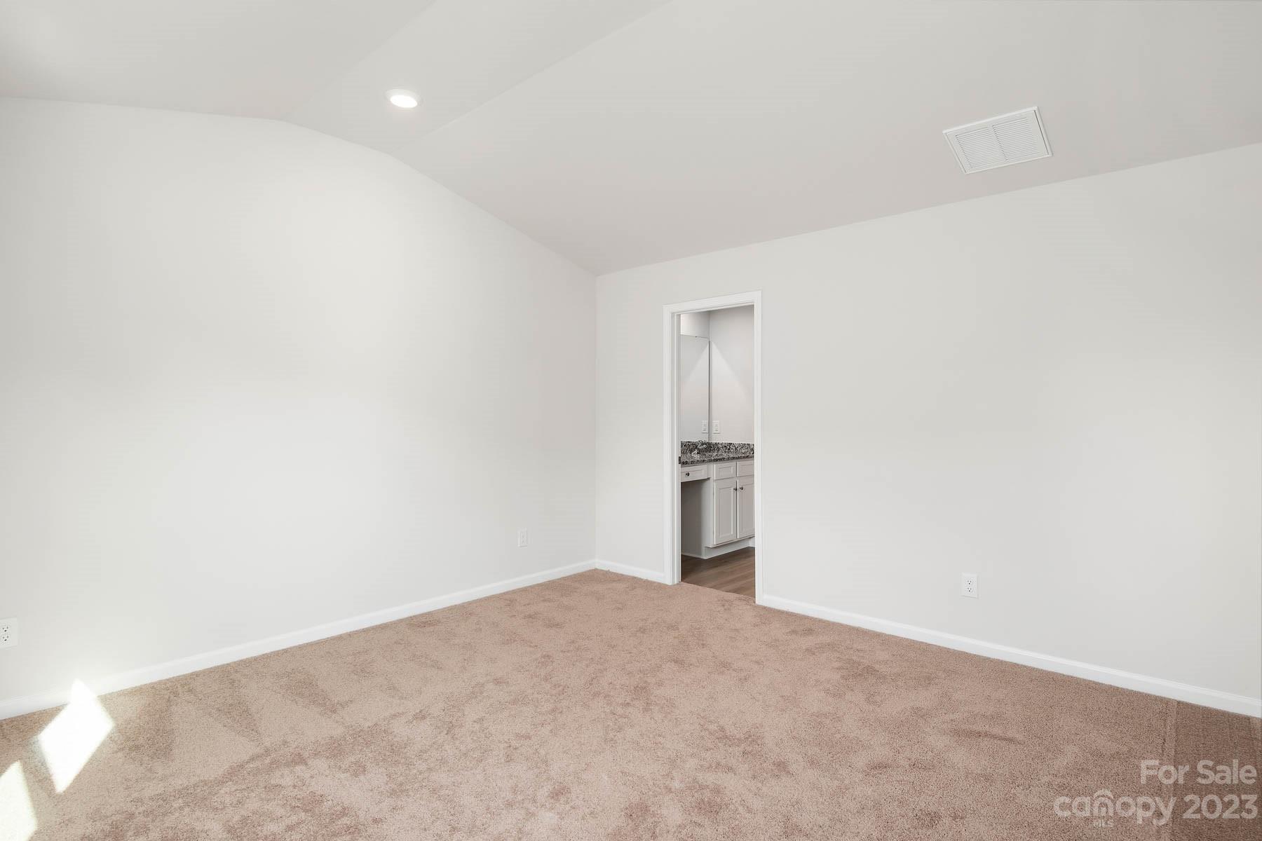 1632 Nia Road