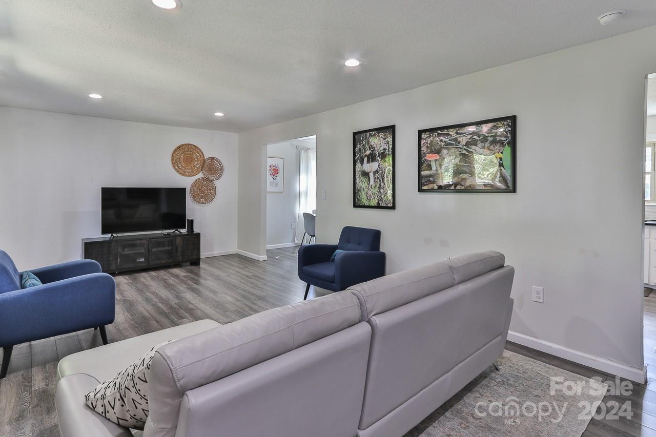 5703 Valley Field Road