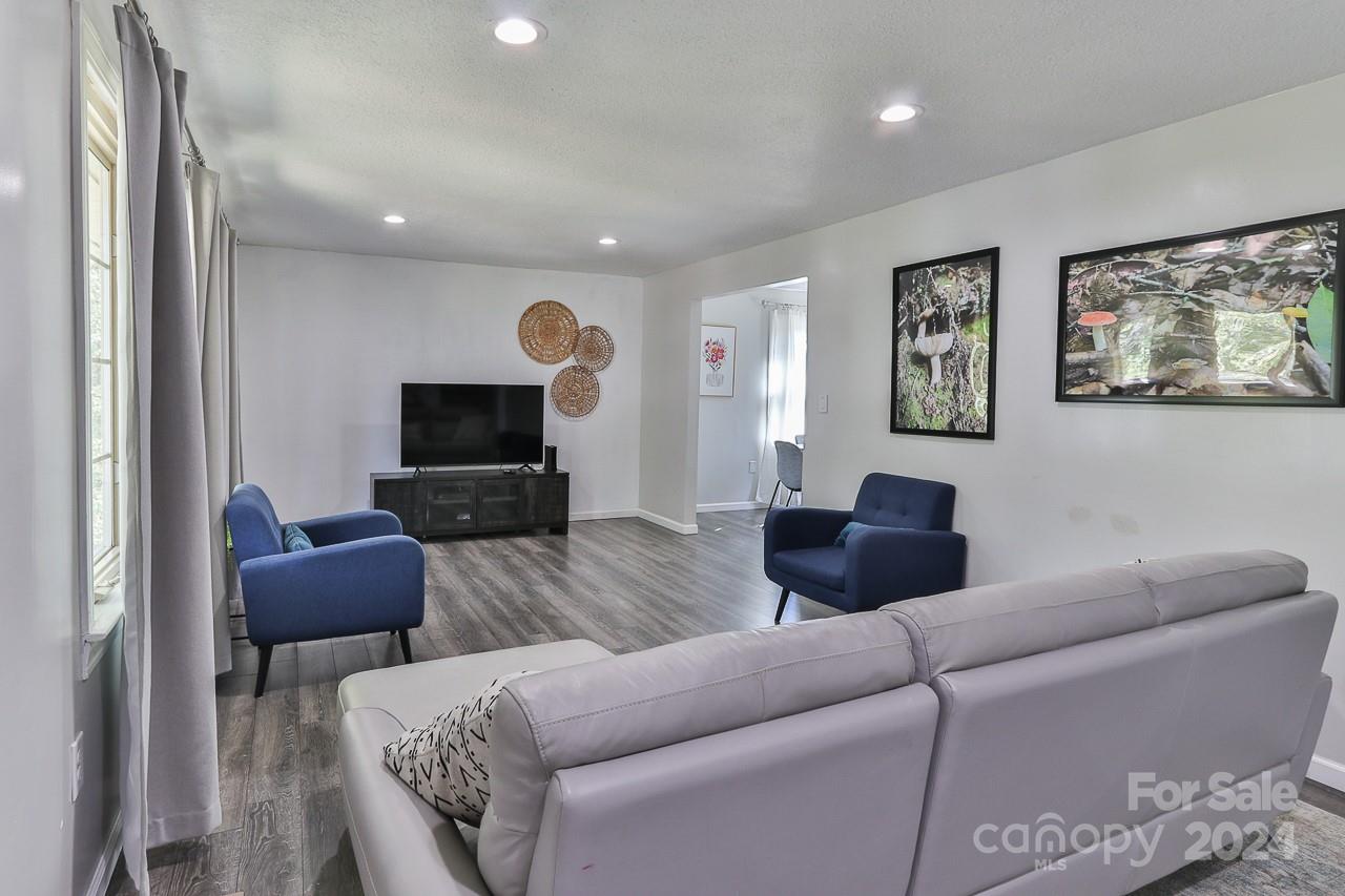 5703 Valley Field Road