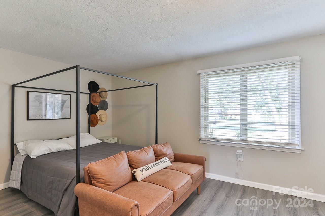 5703 Valley Field Road