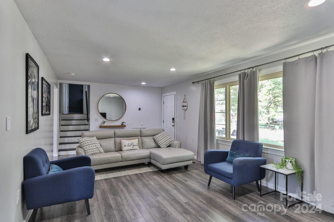 5703 Valley Field Road