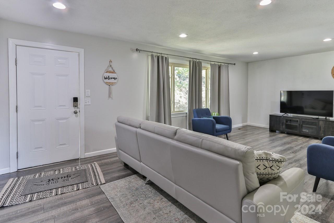 5703 Valley Field Road