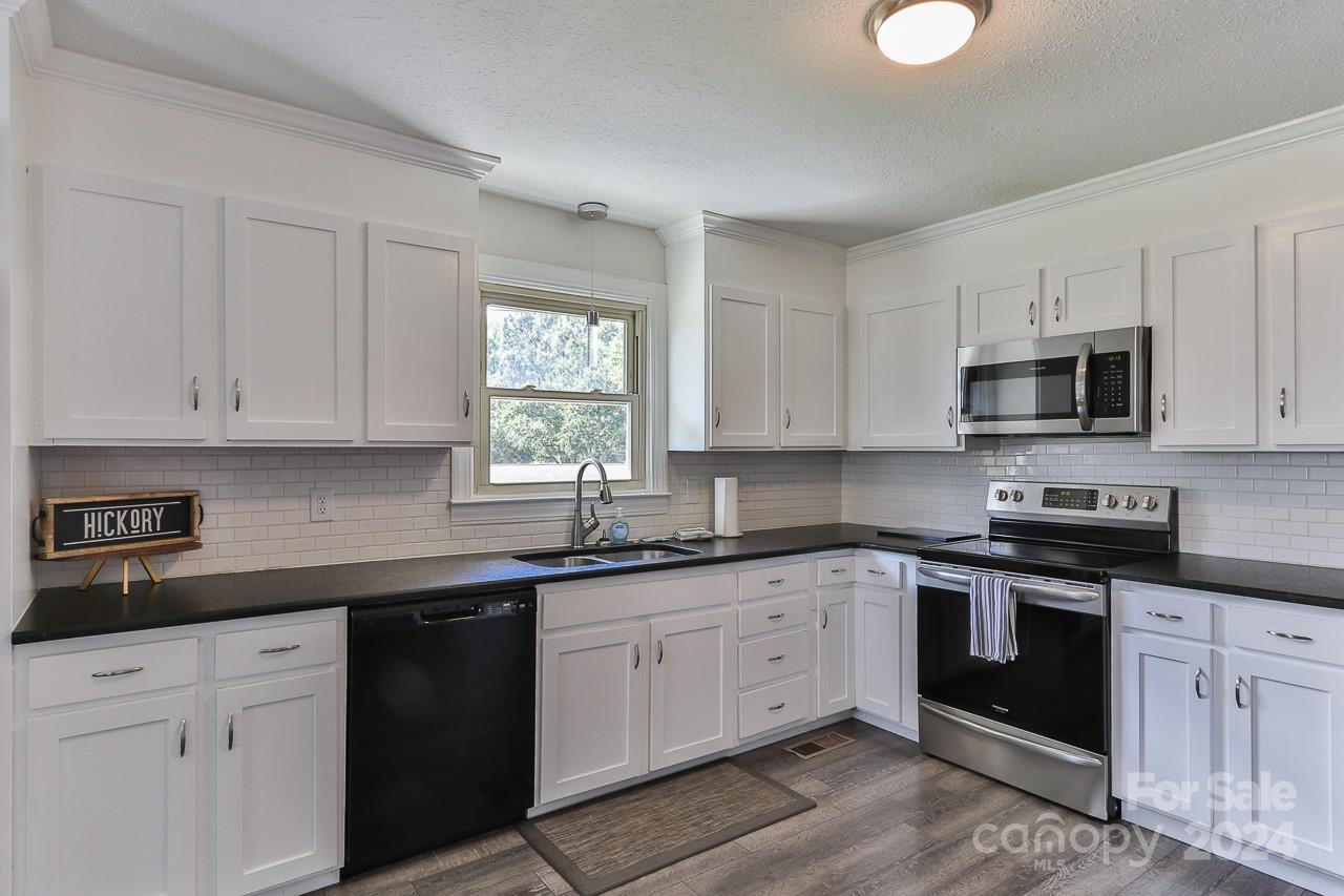 5703 Valley Field Road