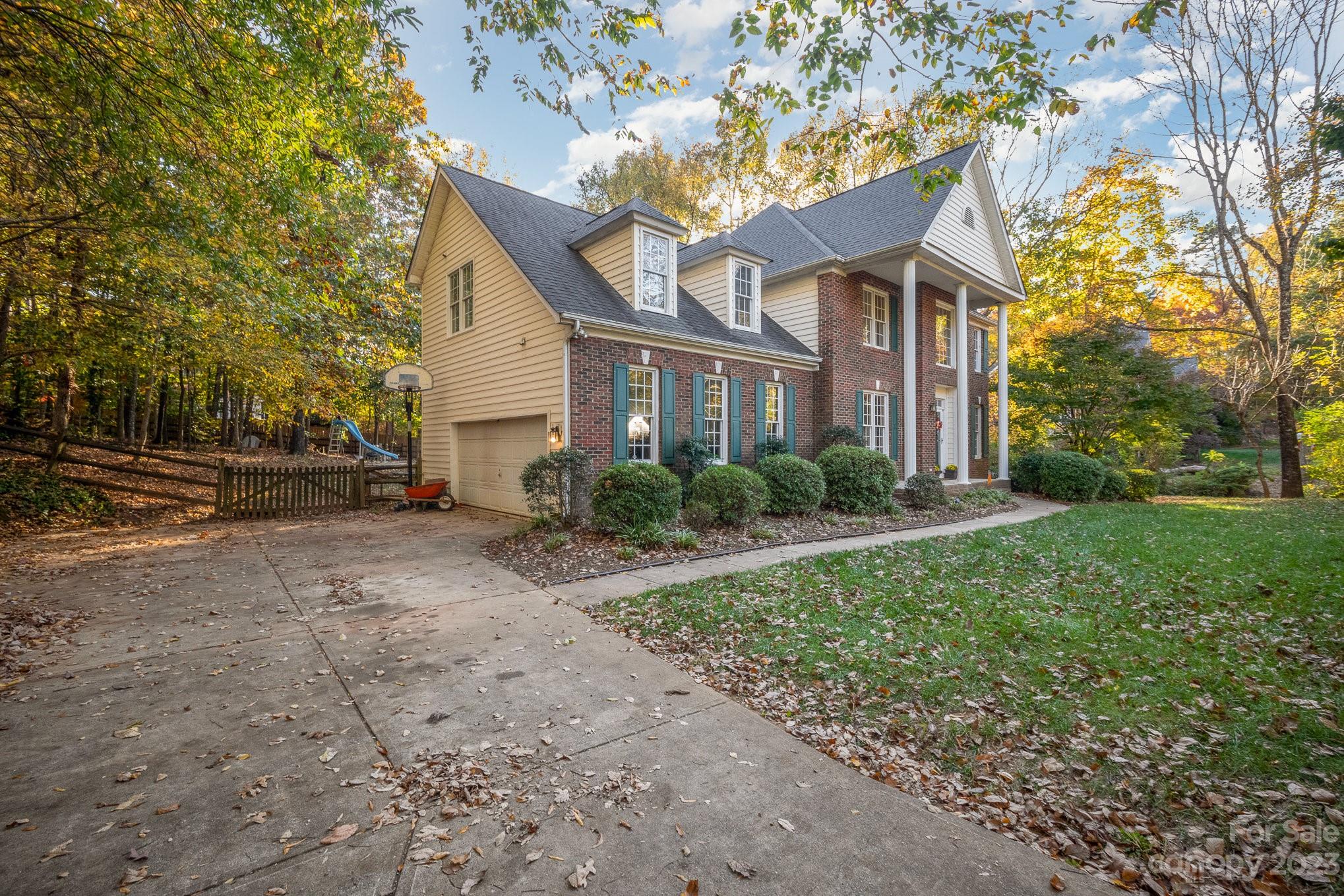 6728 Hollow Oak Drive