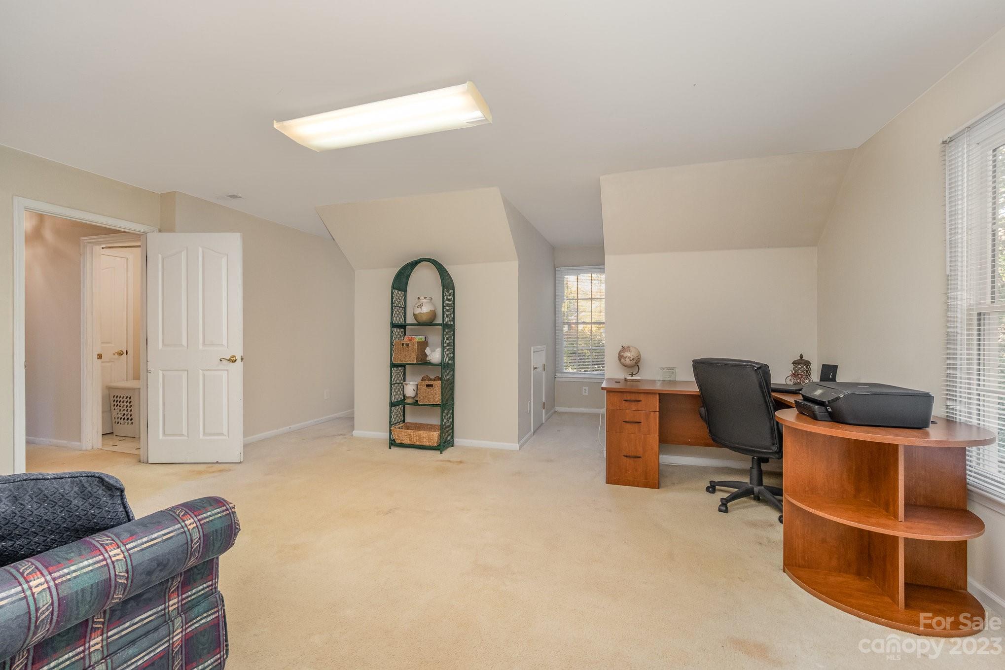 6728 Hollow Oak Drive