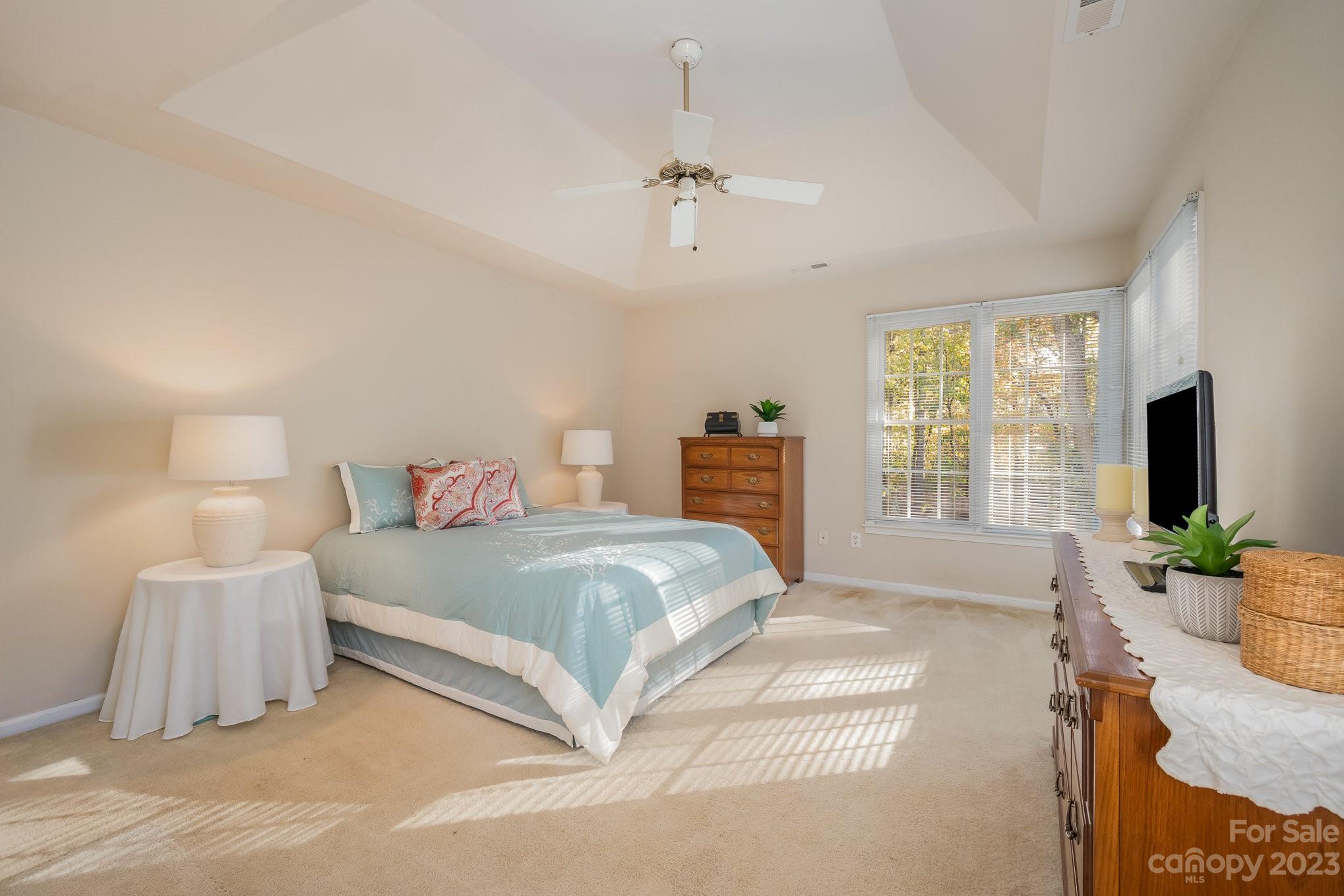 6728 Hollow Oak Drive