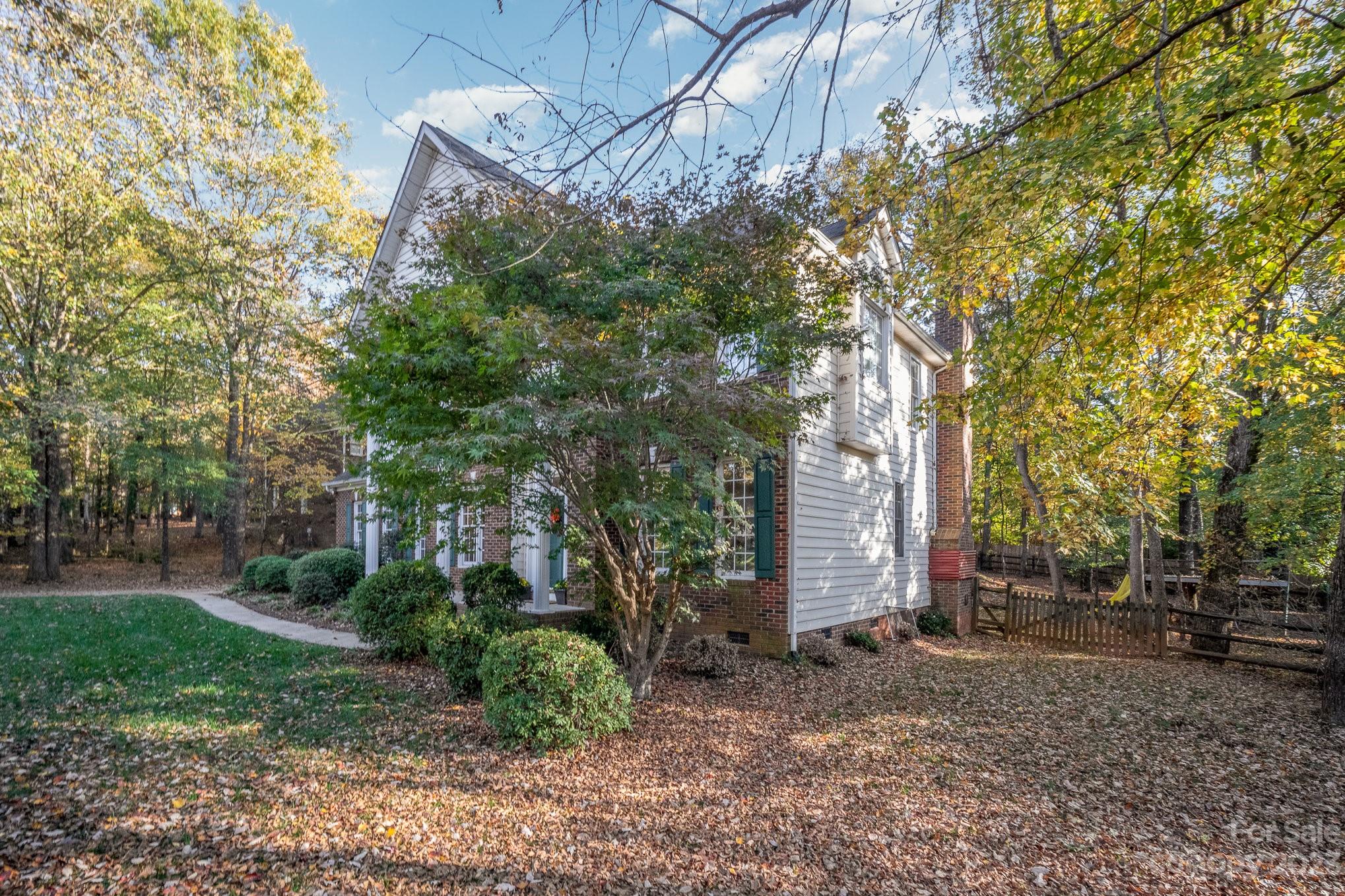 6728 Hollow Oak Drive