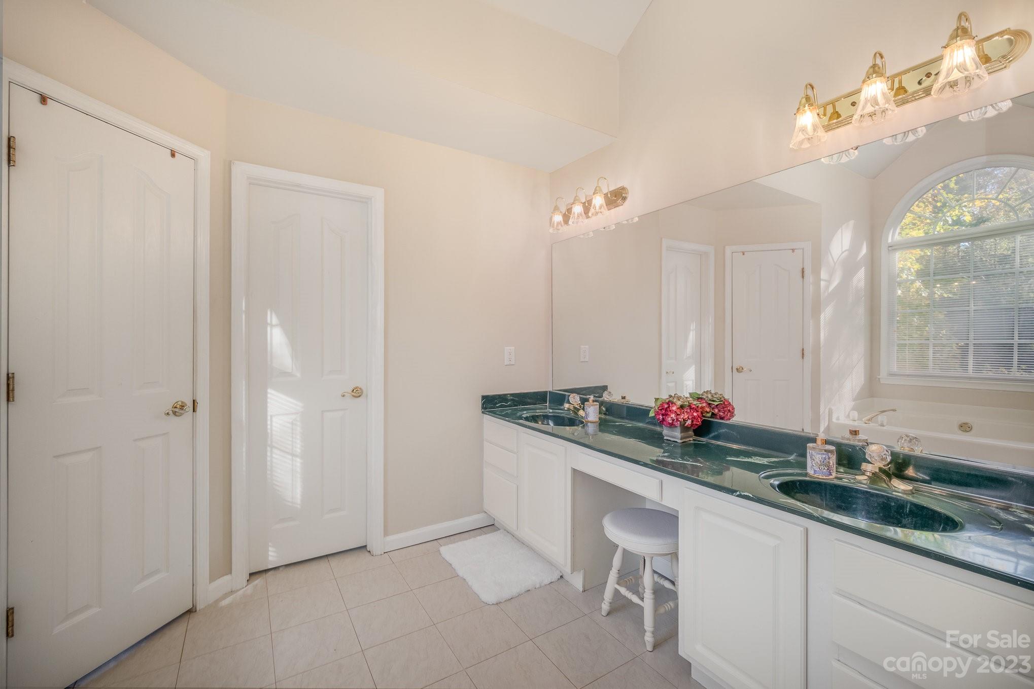 6728 Hollow Oak Drive