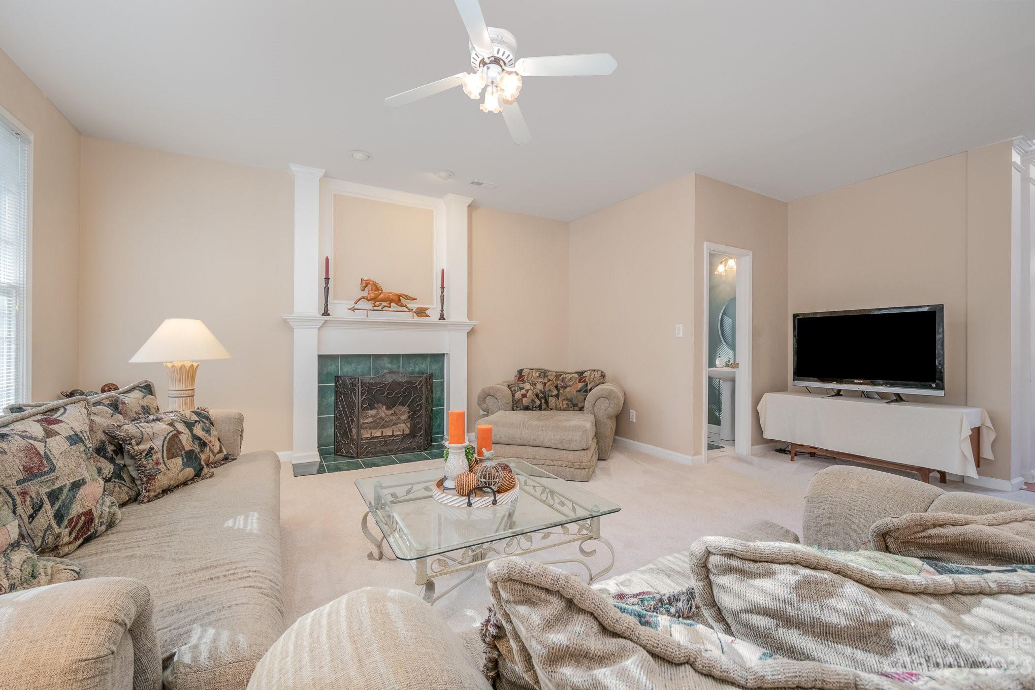 6728 Hollow Oak Drive