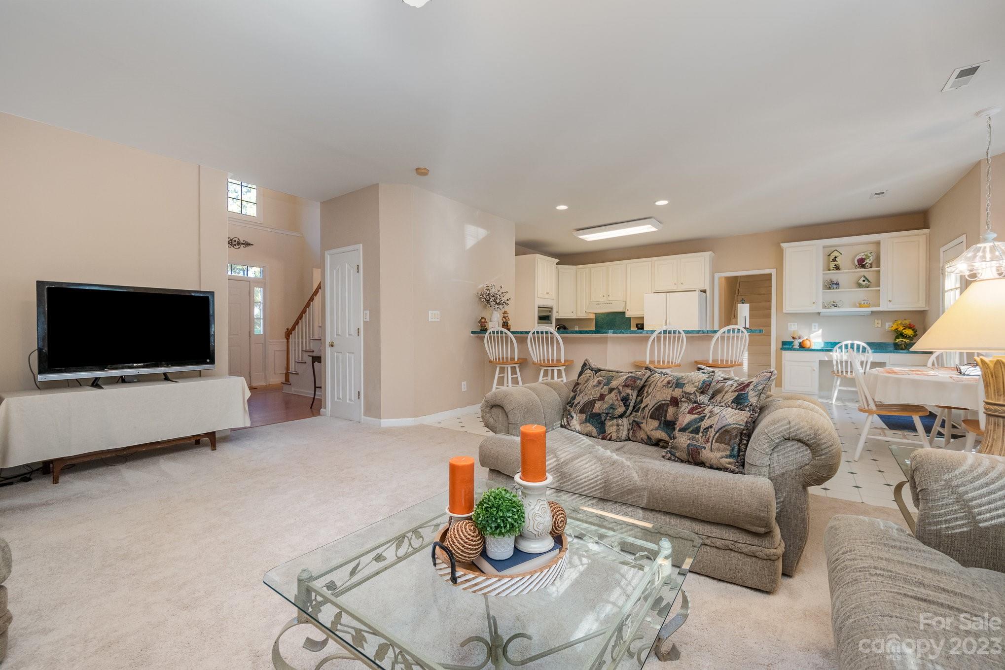 6728 Hollow Oak Drive