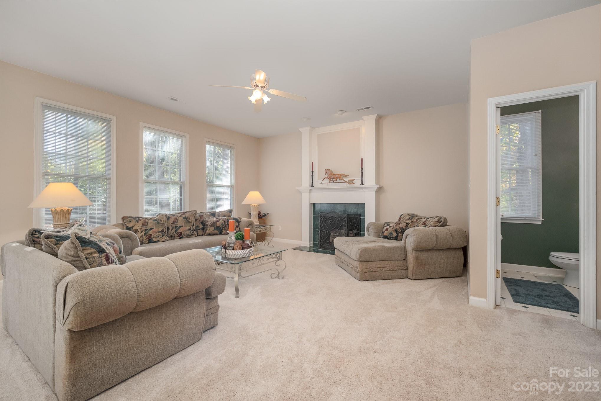 6728 Hollow Oak Drive