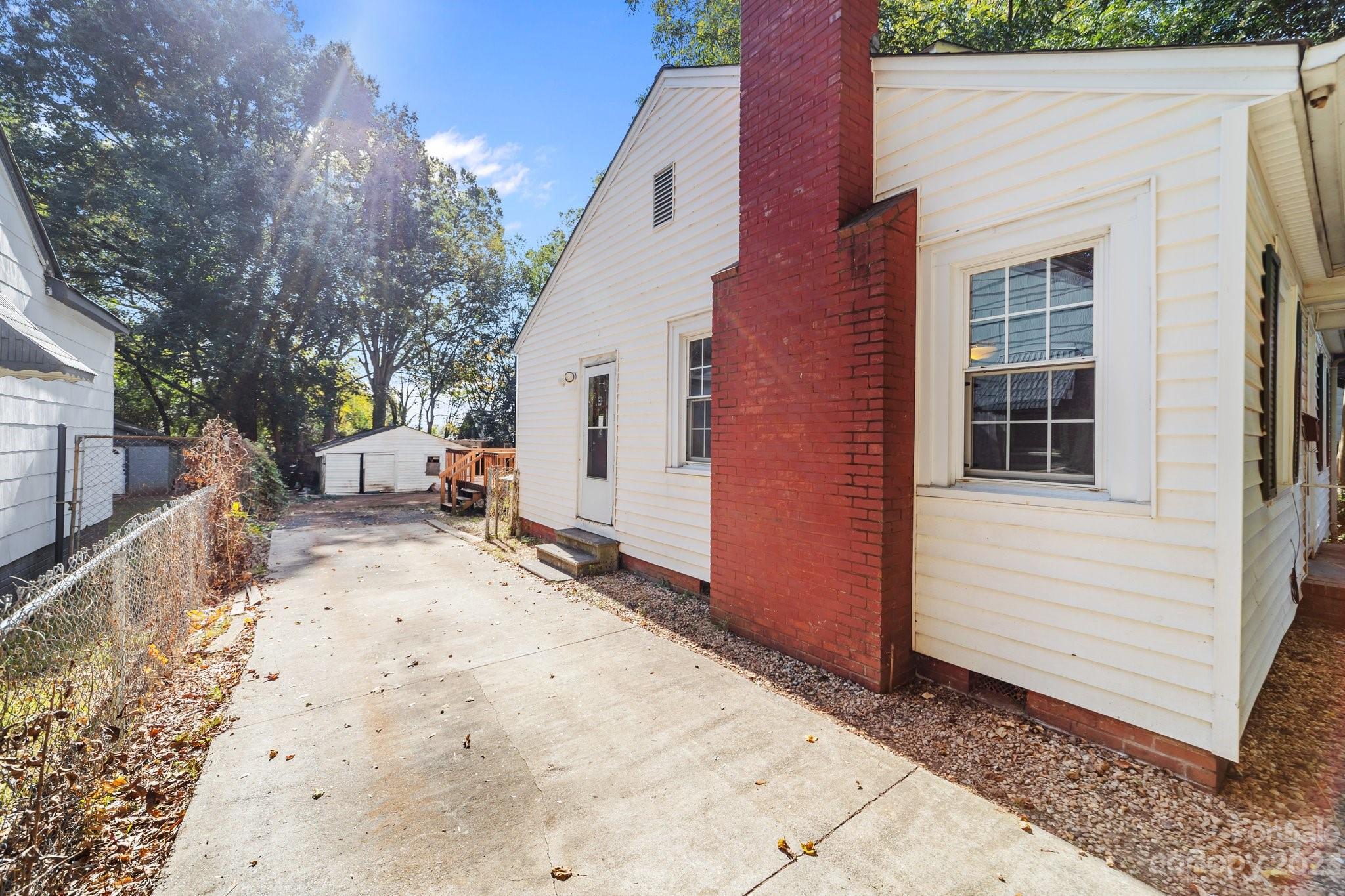 1409 Effingham Road