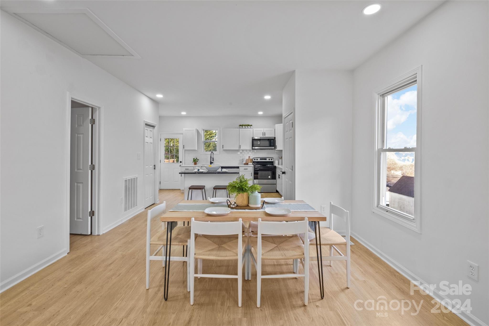 386 Woodlawn Avenue