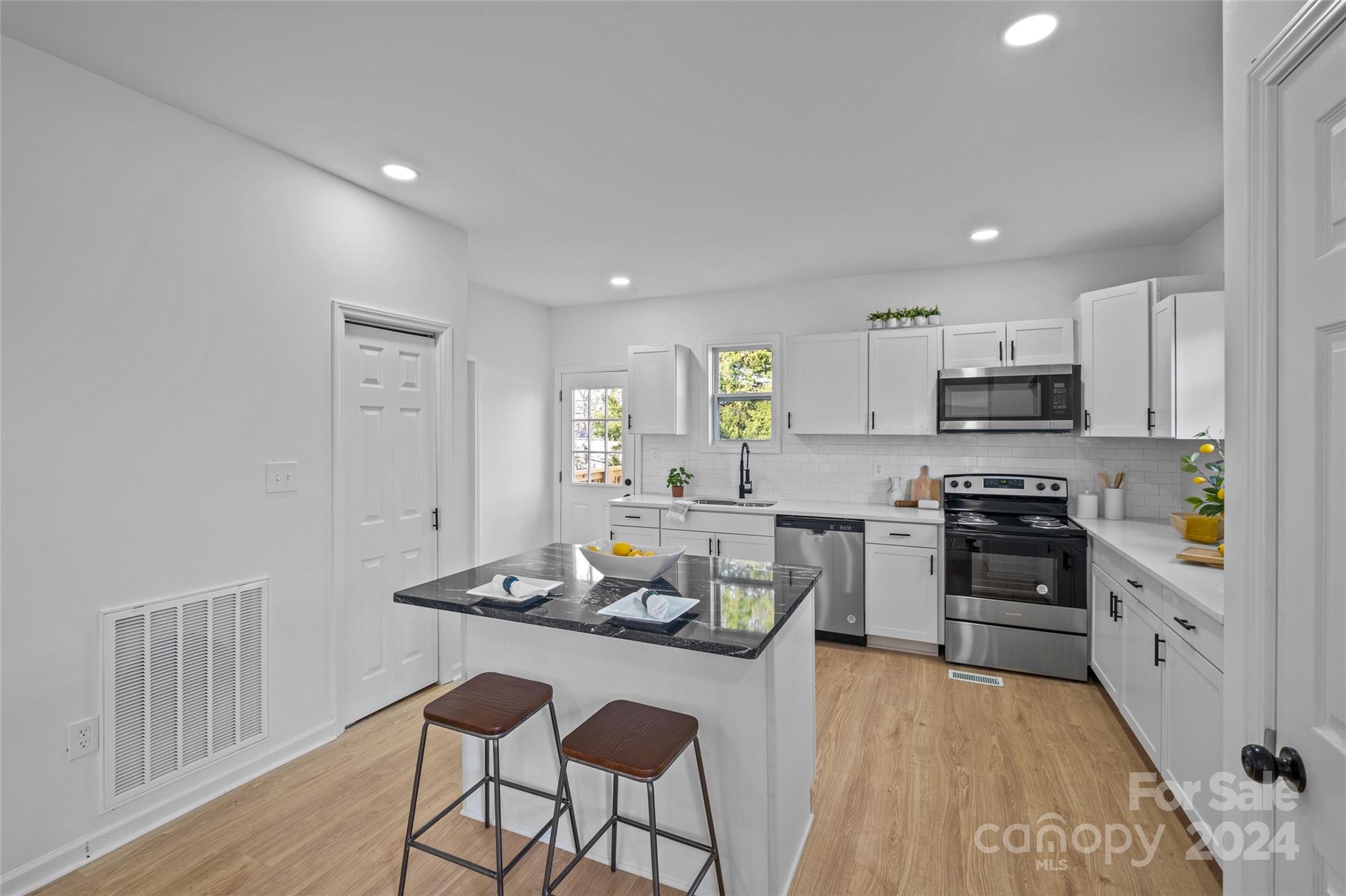 386 Woodlawn Avenue