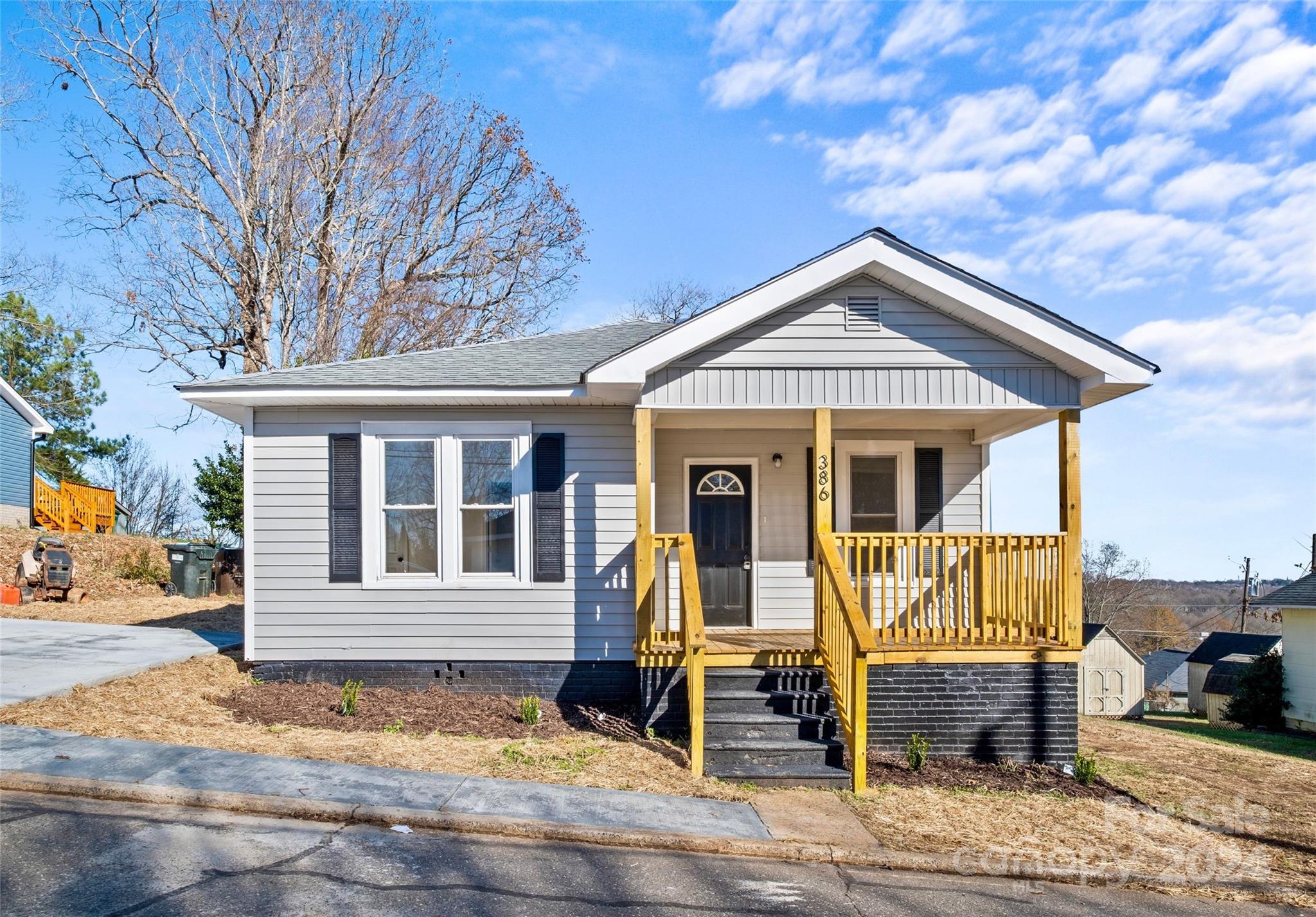 386 Woodlawn Avenue