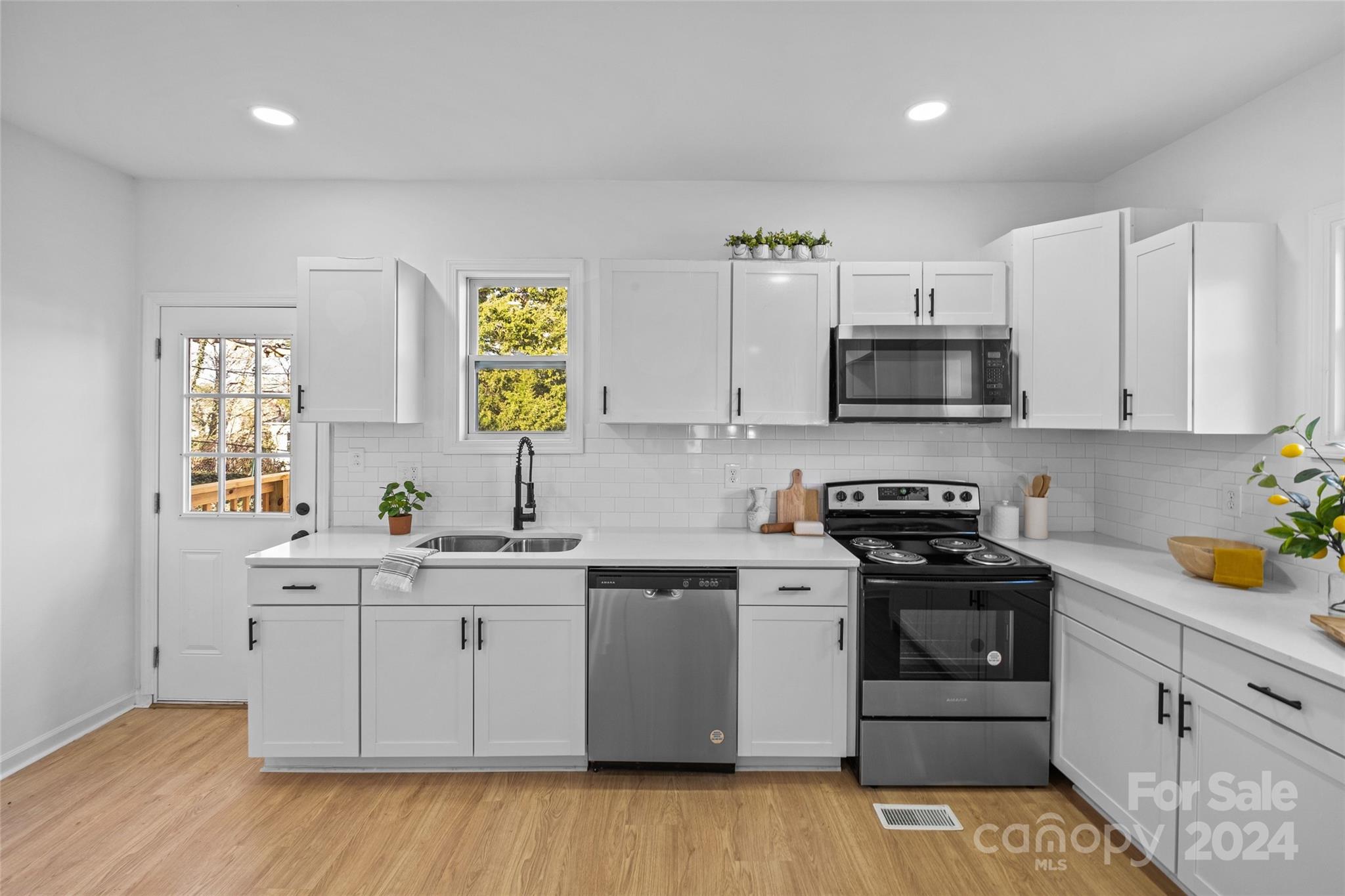386 Woodlawn Avenue