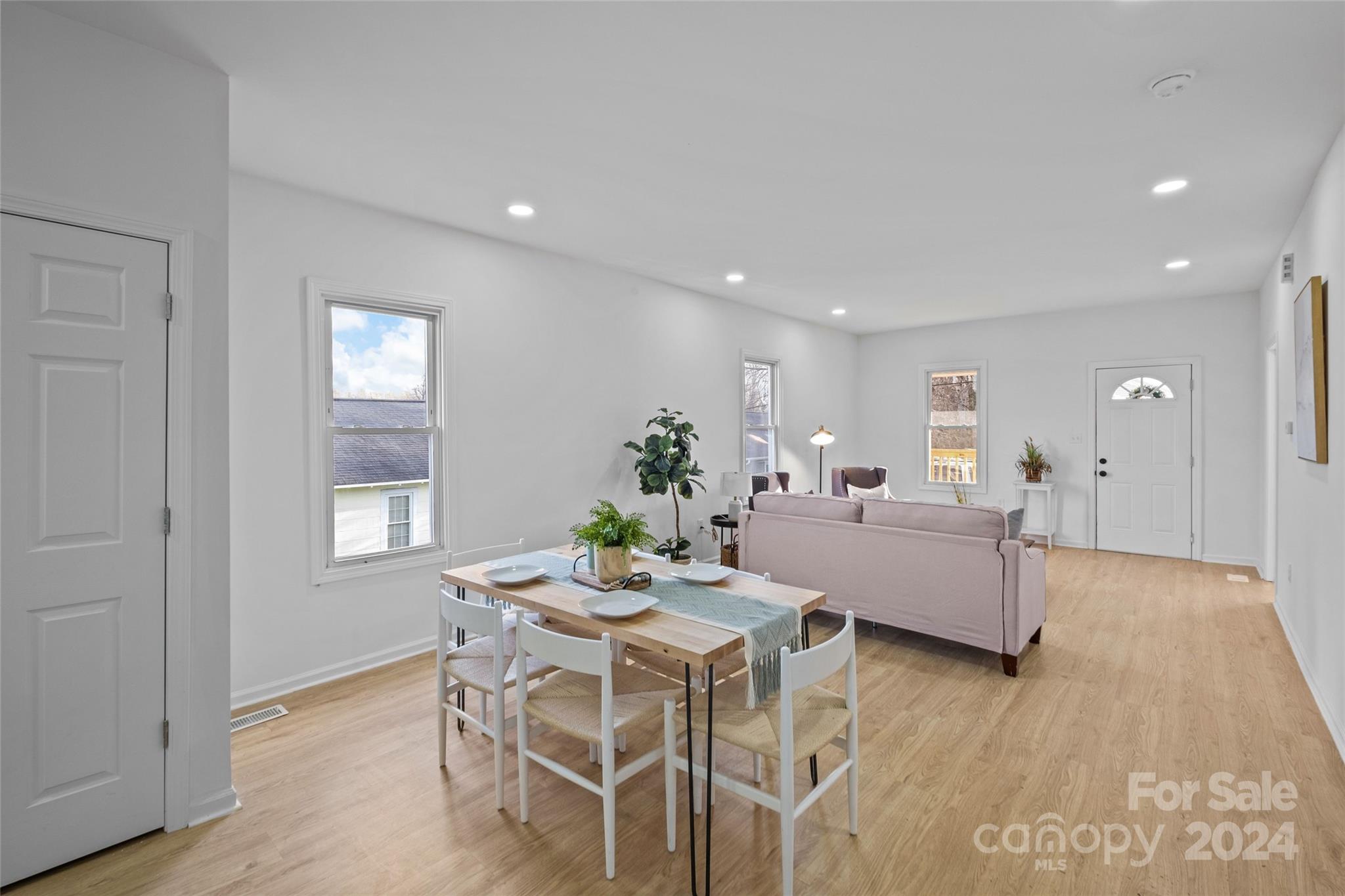 386 Woodlawn Avenue