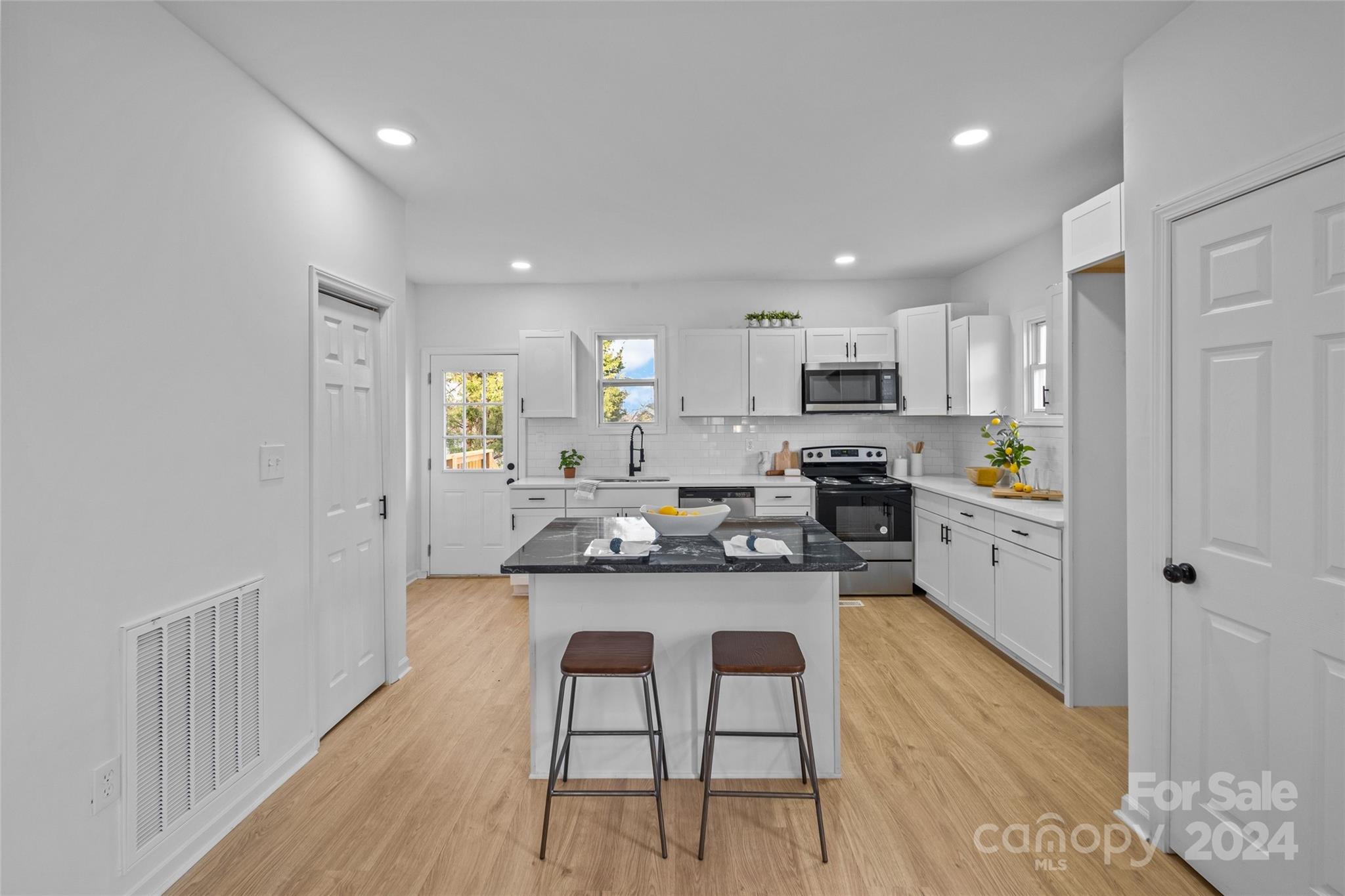 386 Woodlawn Avenue