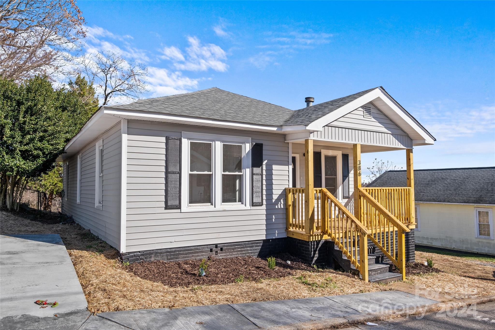 386 Woodlawn Avenue