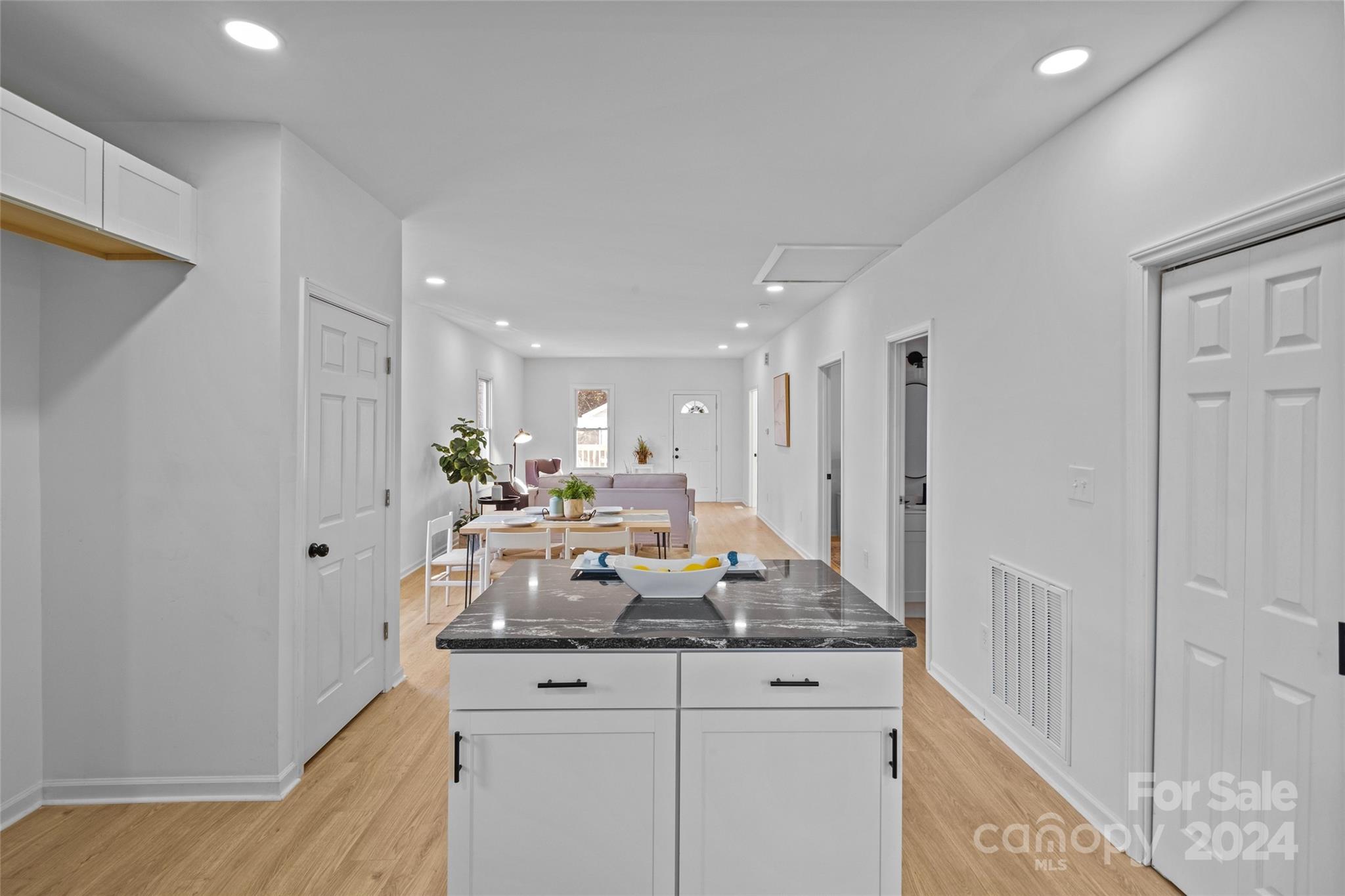 386 Woodlawn Avenue