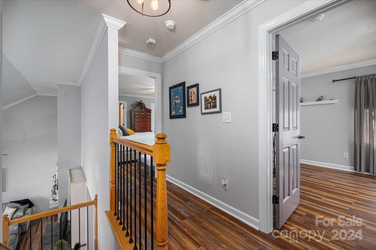 907 3rd Street Place NE