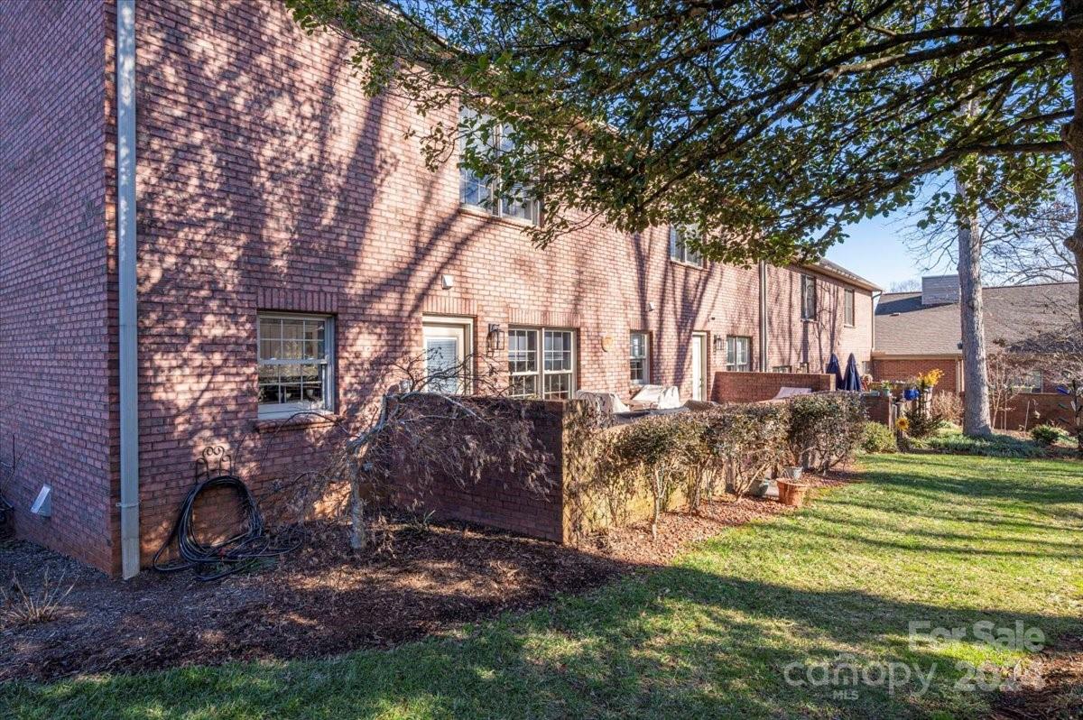 907 3rd Street Place NE