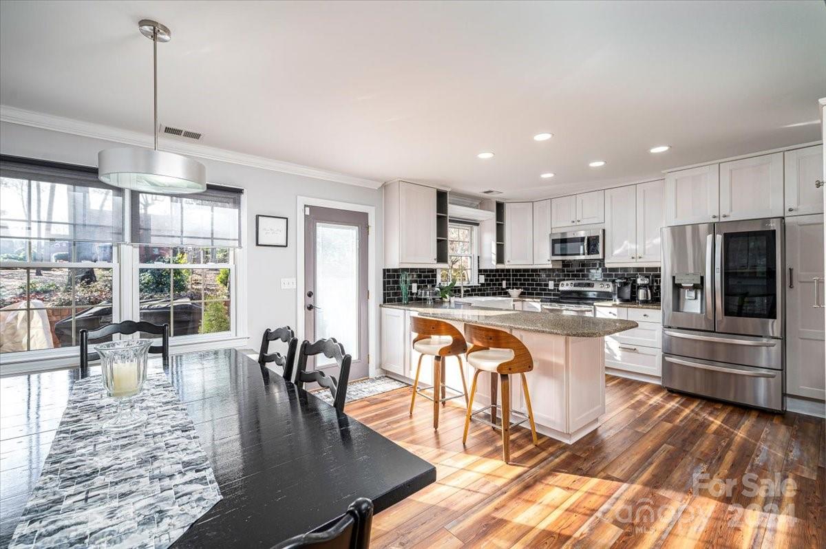 907 3rd Street Place NE