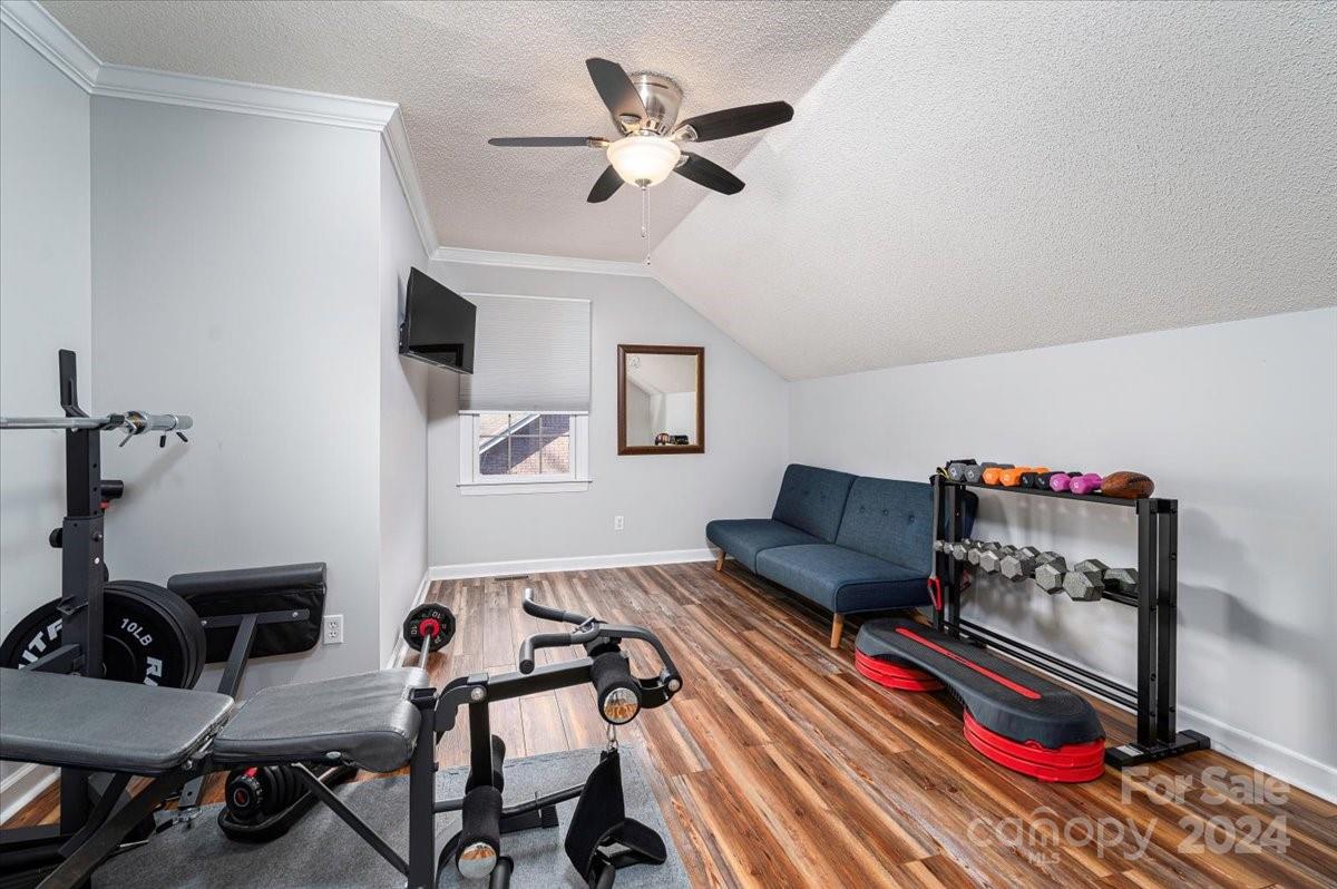 907 3rd Street Place NE