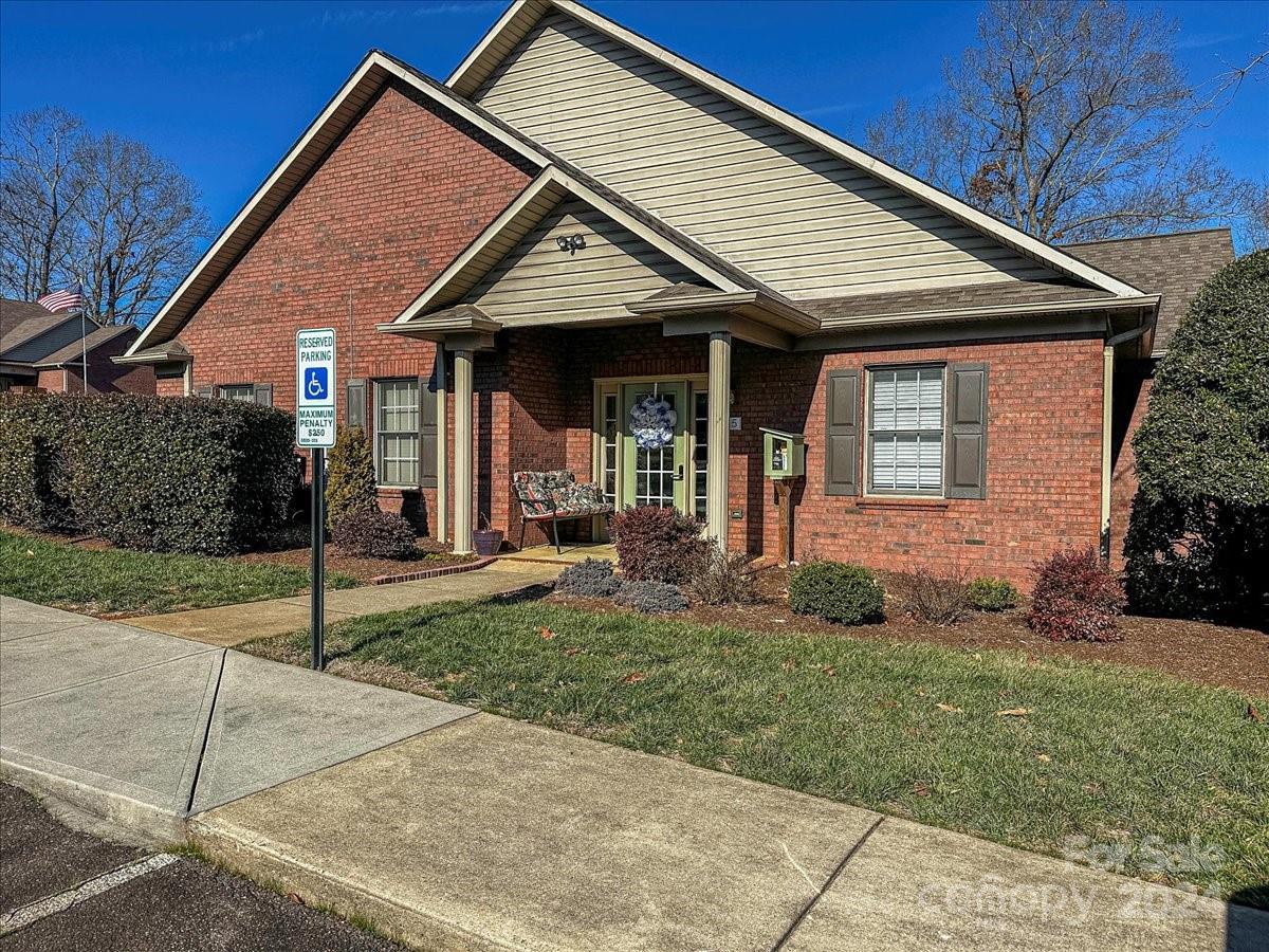 907 3rd Street Place NE