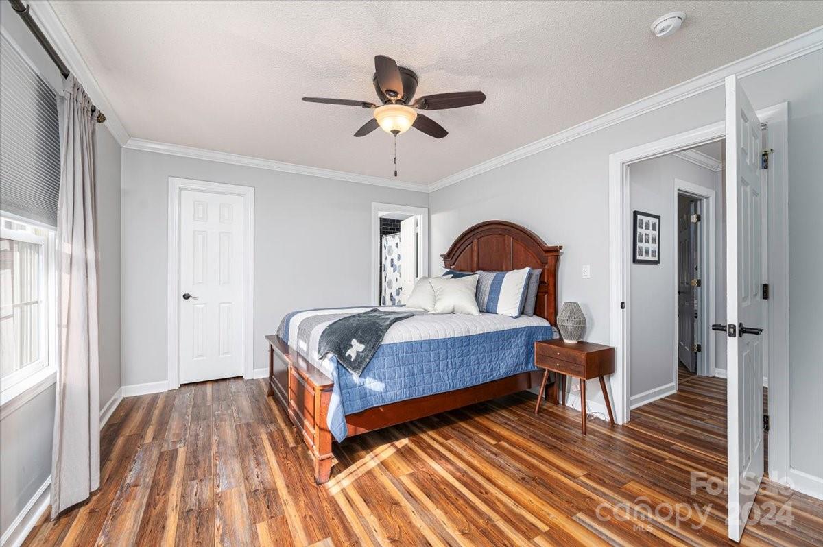 907 3rd Street Place NE