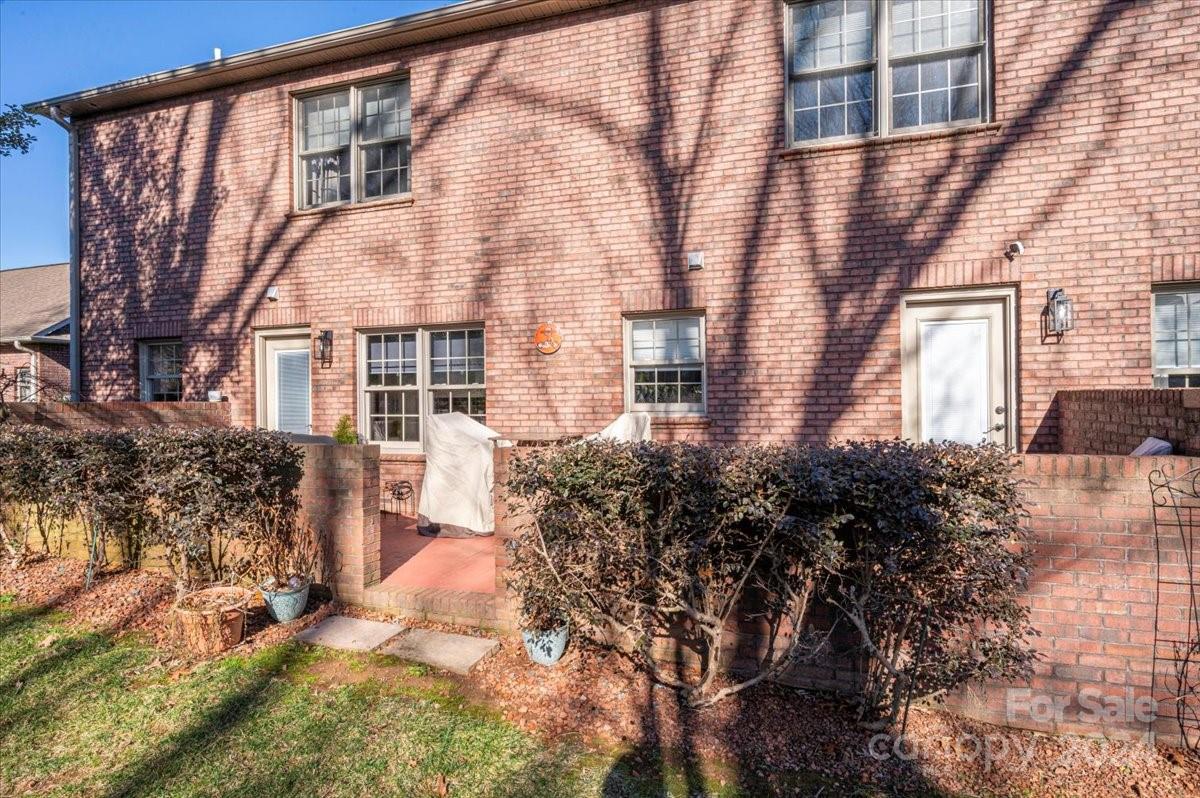 907 3rd Street Place NE