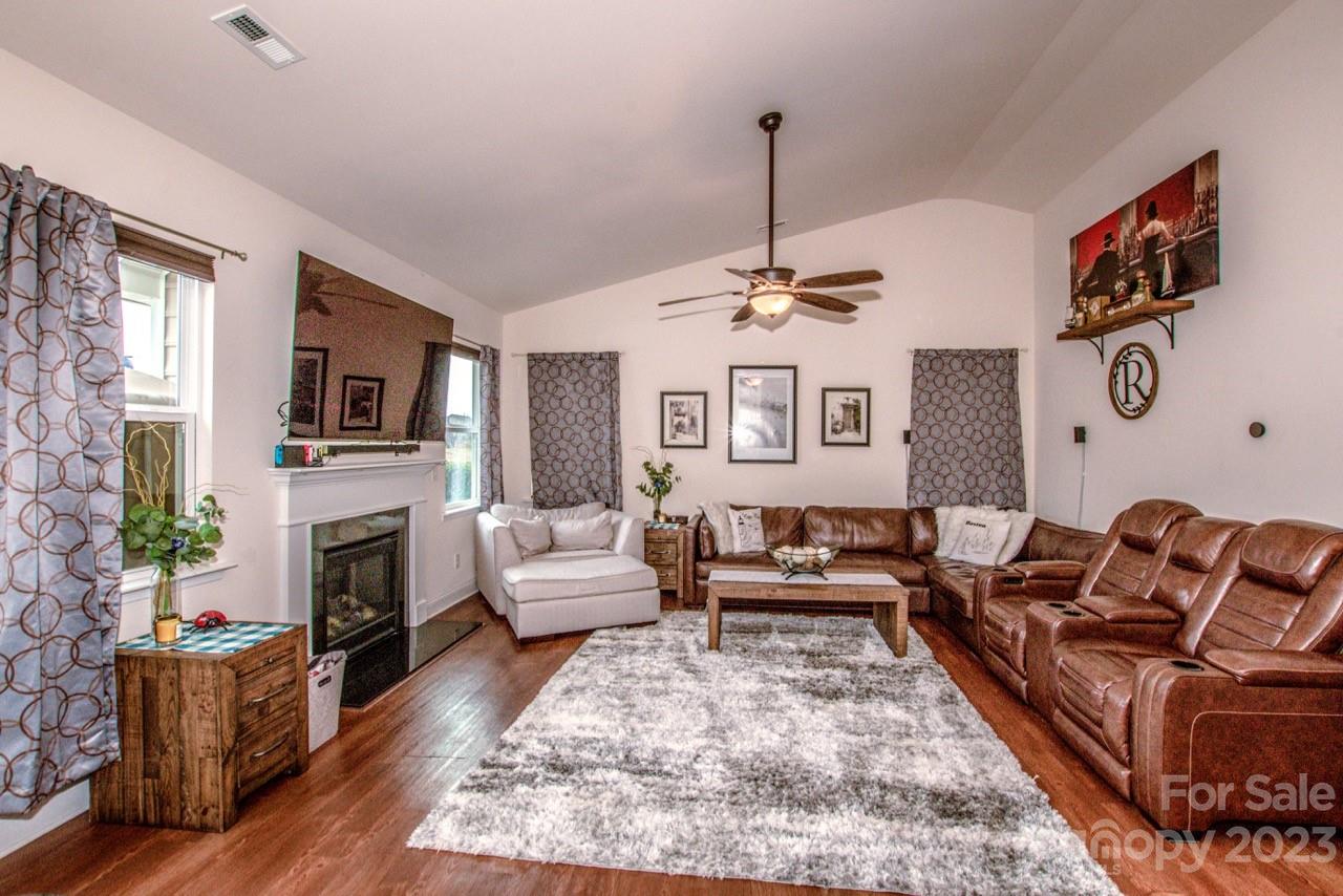 163 Sassafras Road