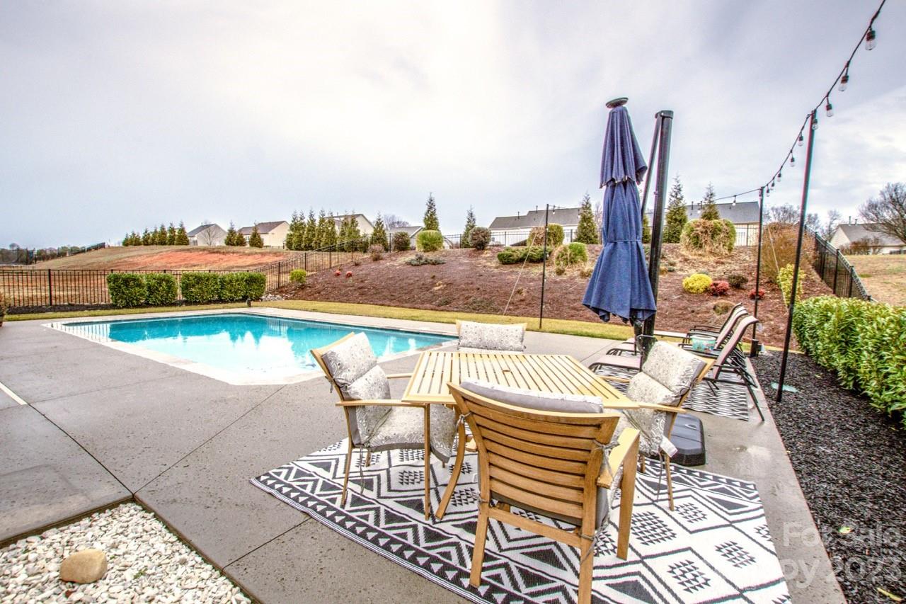 163 Sassafras Road