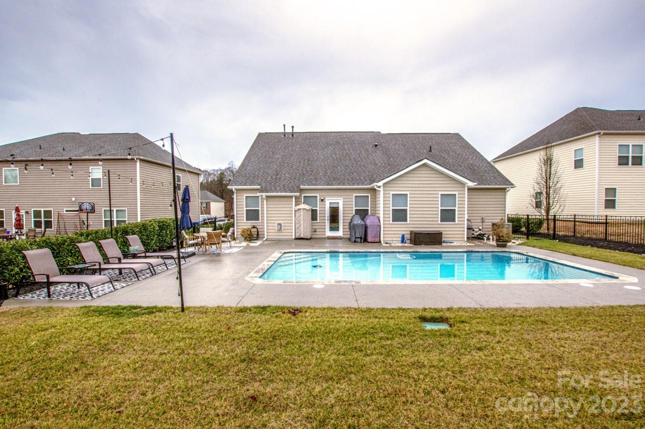 163 Sassafras Road